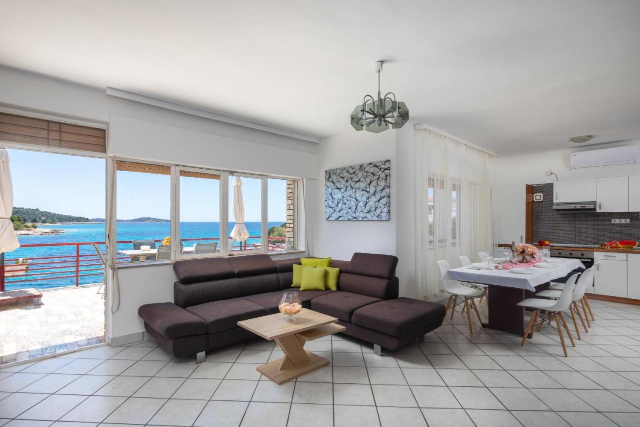 Apartments Villa Zrinka - Last Season Ever! Рогозница Экстерьер фото