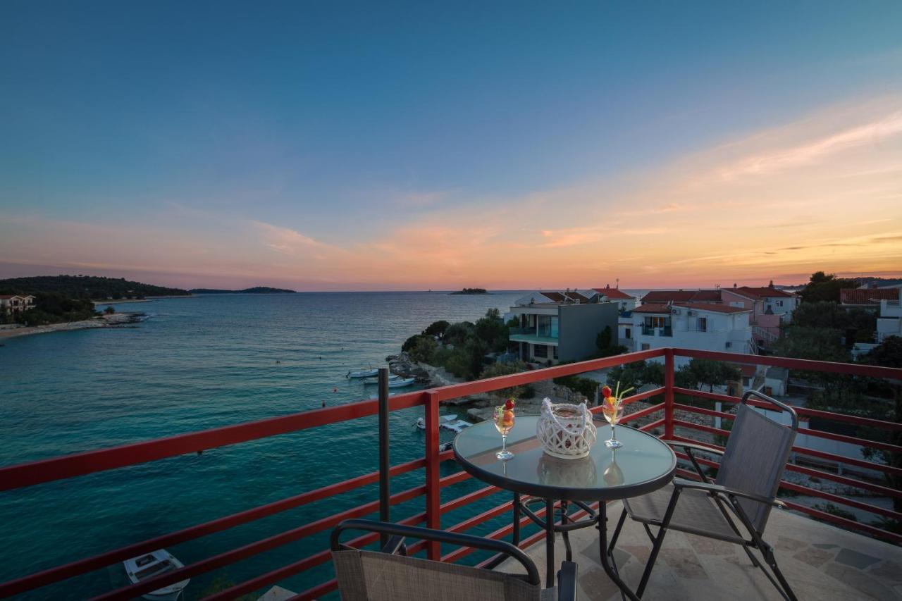Apartments Villa Zrinka - Last Season Ever! Рогозница Экстерьер фото